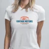 2 mujer en camiseta blanca detalle