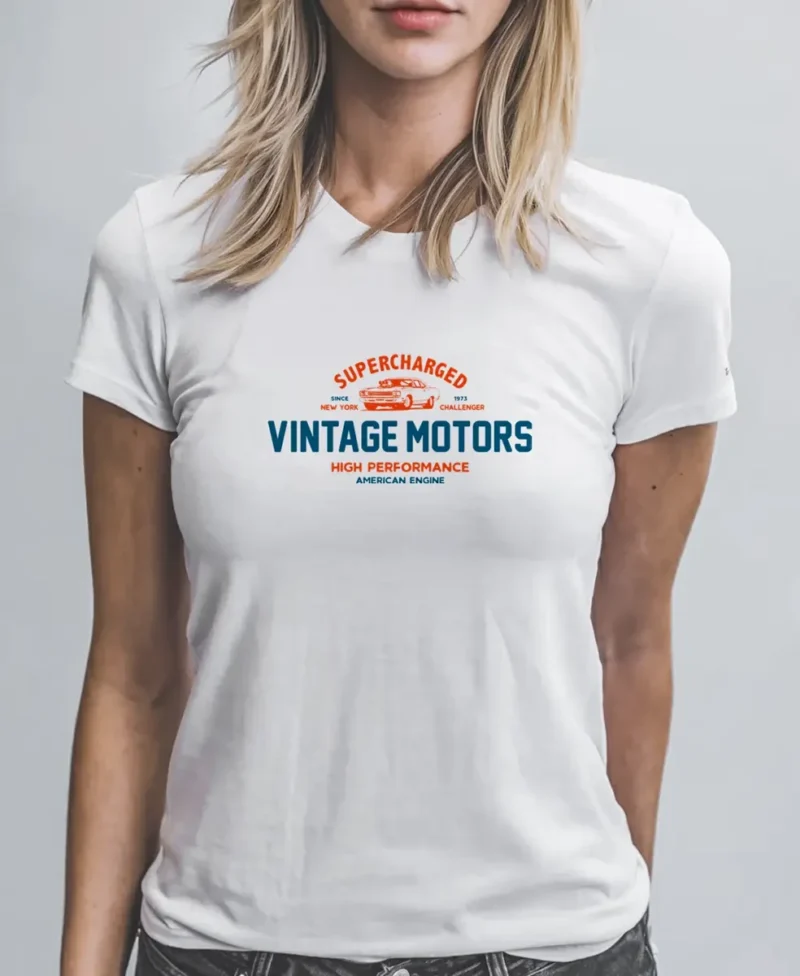 2 mujer en camiseta blanca detalle