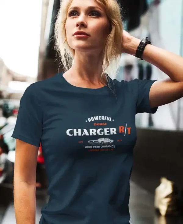 Rebels and Engines R&E Ropa para Mujer en Ditesia.com chica modelo en camiseta color navy con diseño powerful charger r t , american vintage