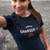 chica en camiseta color navy chica en camiseta color navy con diseño powerful charger r t
