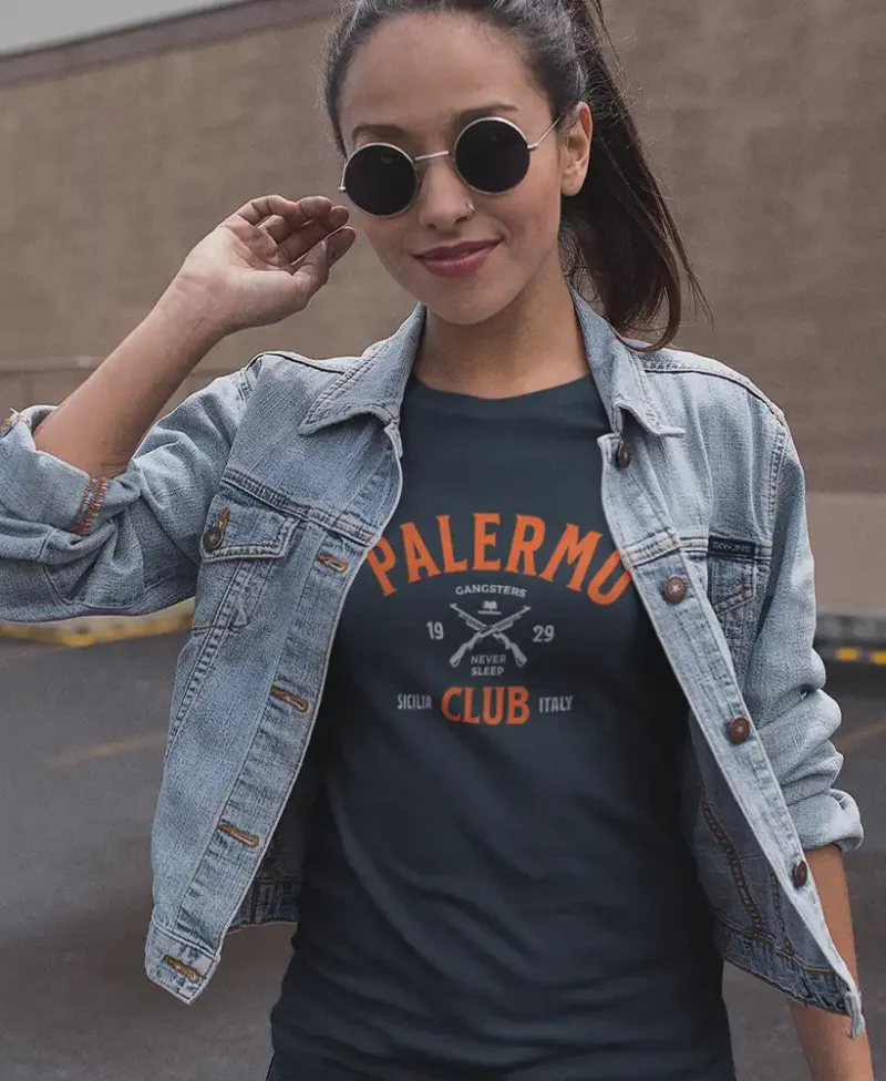 modelo en camiseta color navy con diseño palermo gangster mafia