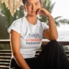 chica en camiseta blanca chica en camiseta blanca con diseño summer , de marca vintage stuff forever 2