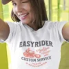 modelo chica joven en camiseta color blanco con diseño easy rider