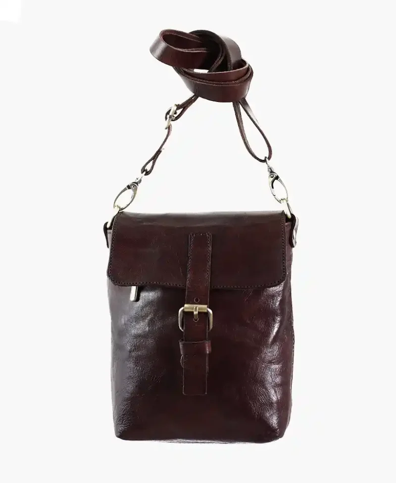 bolso maron para hombre o mujer con correa piel fina frontal