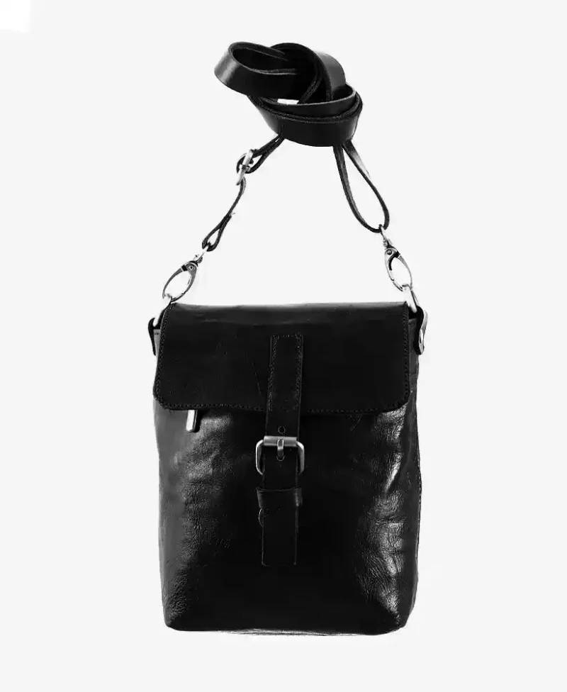 bolso negro con correa piel fina frontal