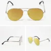 GAFAS de sol color dorado con cristales de color amarillo y diseño estylo hawkers