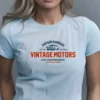 4 modelo en camiseta azul vintage detalle