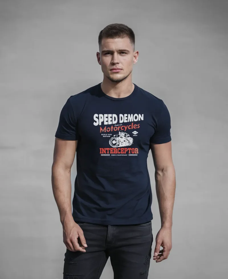 HOMBRE EN CAMISETA azul navy