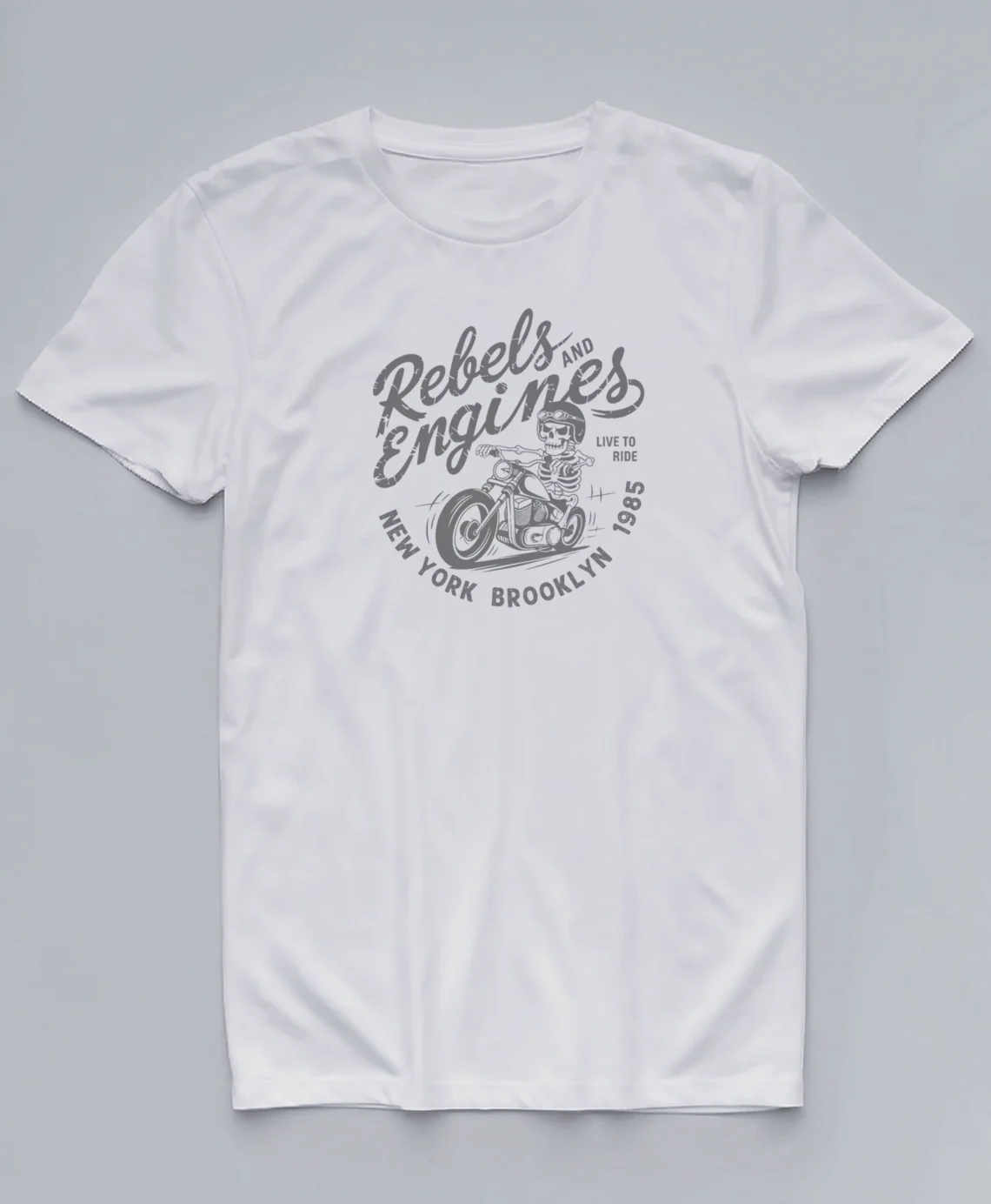 camiseta blanca con moto detalle camiseta blanca con moto detalle