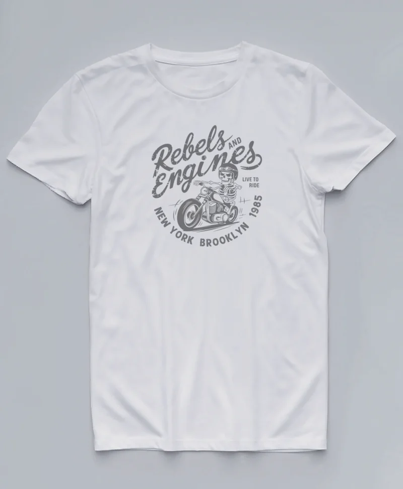 camiseta blanca con moto detalle
