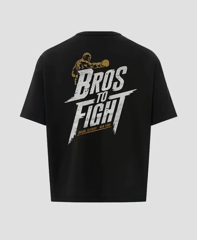camiseta negra oversize con logo de marca bros to fight y una imagen de un boxeador