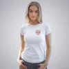 chica modelo en camiseta blanca y logo ragazzaccia 2