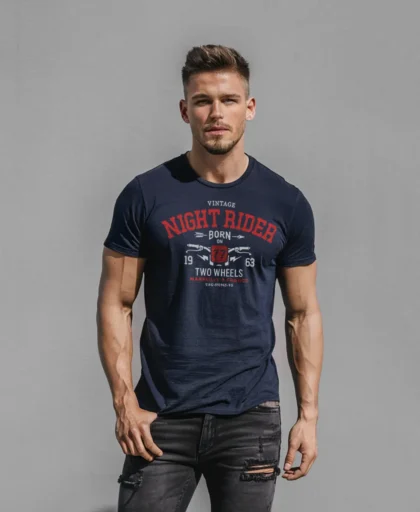hombre en camiseta AZUL NAVY NIGHT RIDER