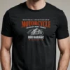hombre en camiseta NEGRA MOTORCYCLE