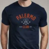 hombre en camiseta azul marino gangster detalle hombre en camiseta azul marino gangster detalle