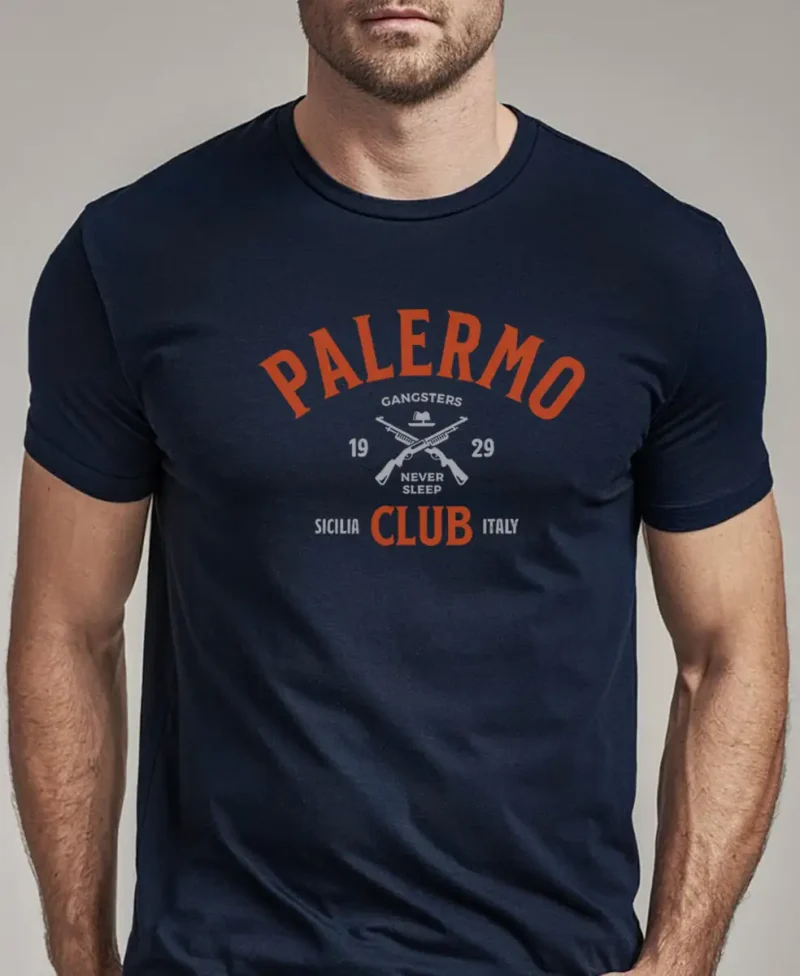 hombre en camiseta azul marino gangster detalle
