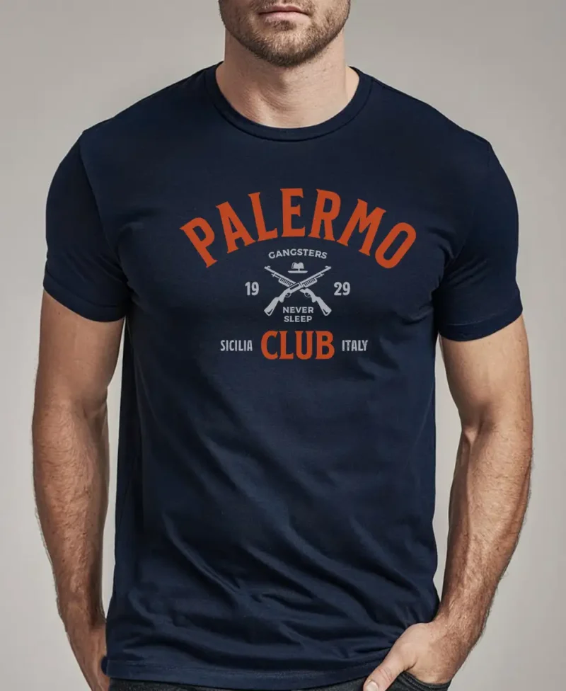 hombre en camiseta azul marino gangster detalle