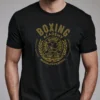 hombre en camiseta azul navy boxing academy detalle hombre en camiseta azul navy boxing academy detalle