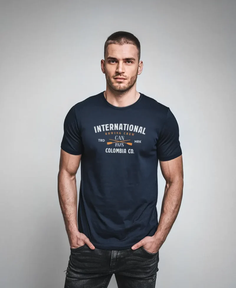hombre en camiseta azul navy y diseno 2