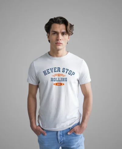 hombre en camiseta blanca