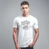 hombre en camiseta blanca hombre en camiseta blanca