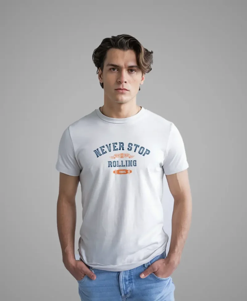 hombre en camiseta blanca