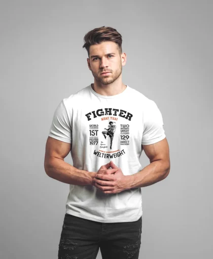 hombre en camiseta blanca MUAY THAI