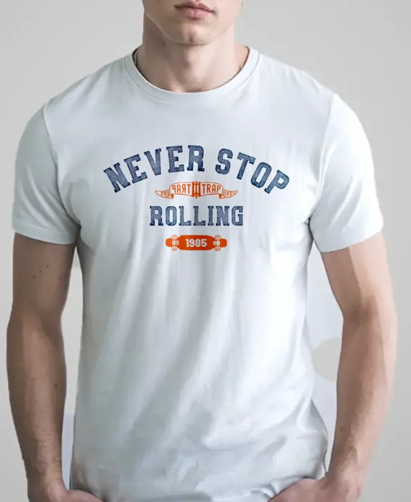 hombre en camiseta blanca detalle