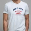 hombre en camiseta blanca fast bite detalle