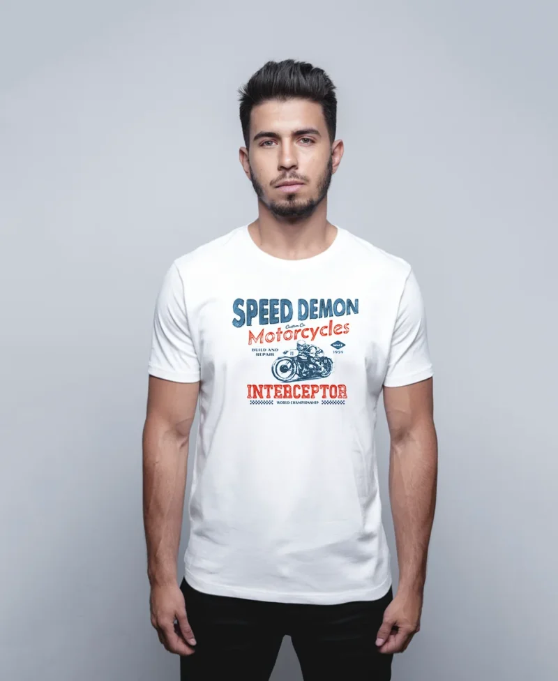 hombre en camiseta blanca interceptor