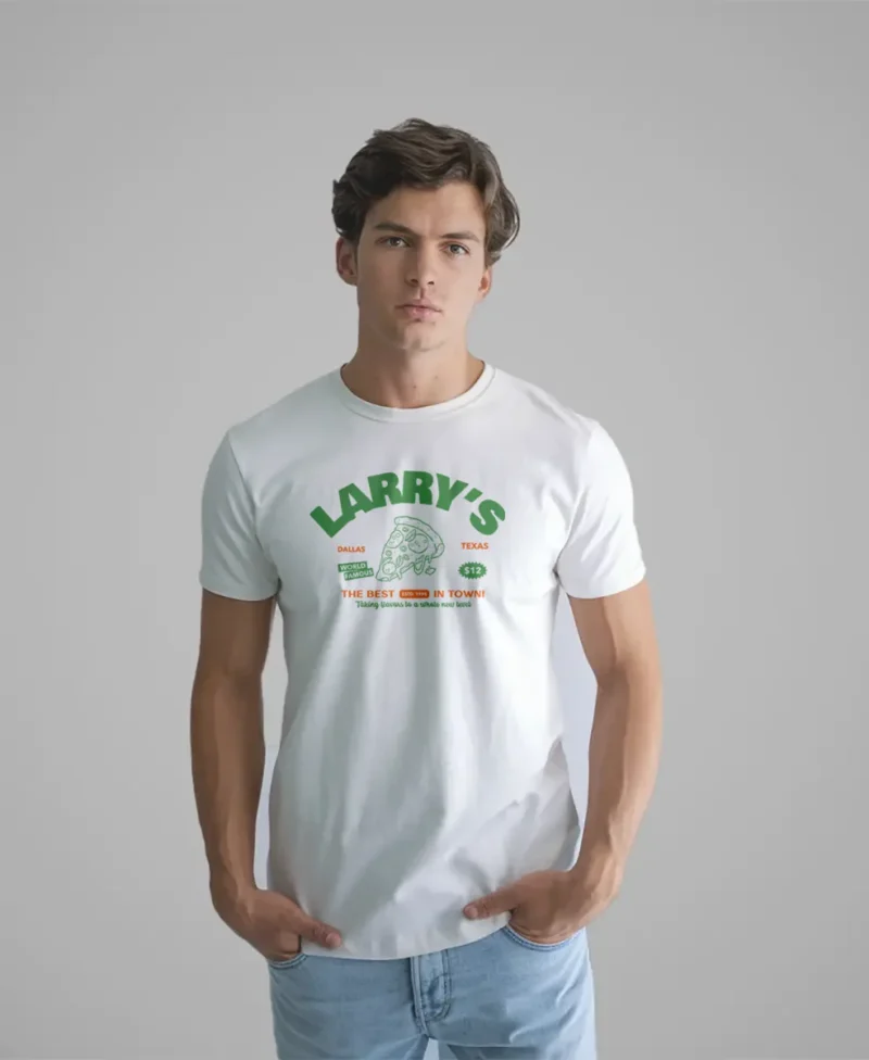 hombre en camiseta blanca larrys
