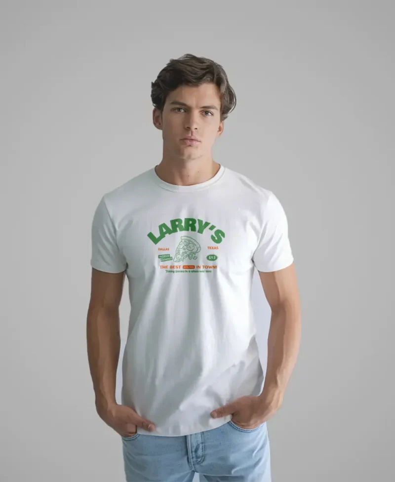 hombre en camiseta blanca larrys