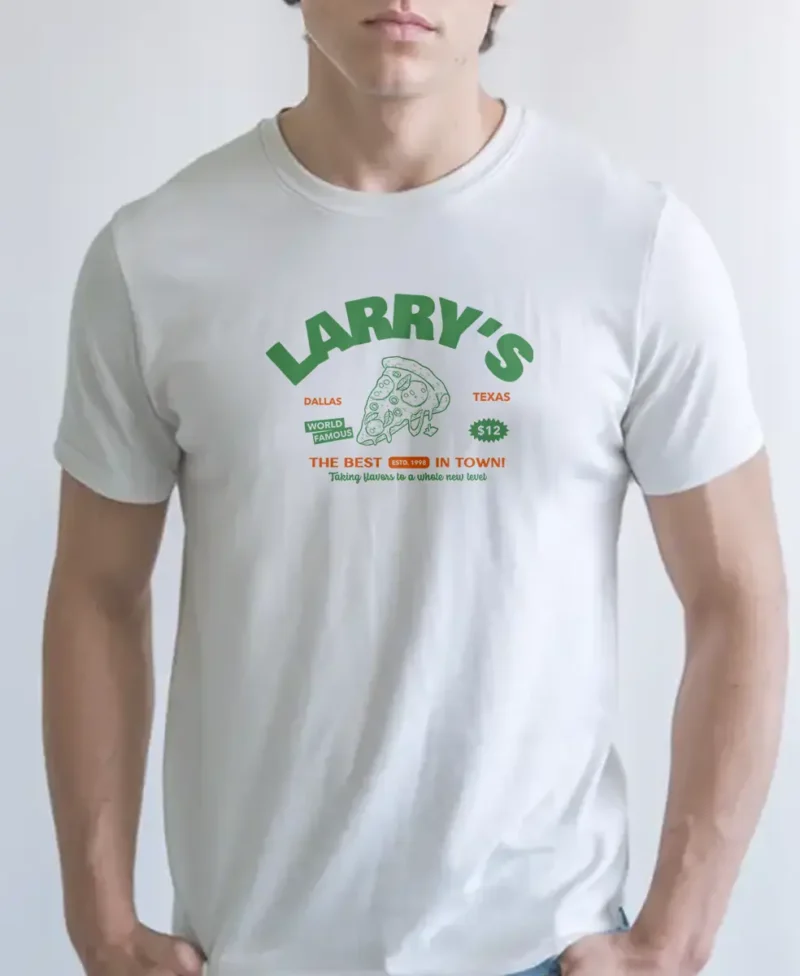 hombre en camiseta blanca larrys detalle 2