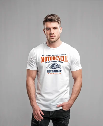 hombre en camiseta blanca motorcycle