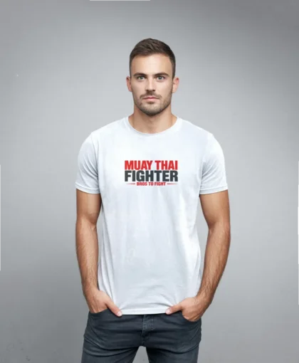 hombre en camiseta blanca muay thai