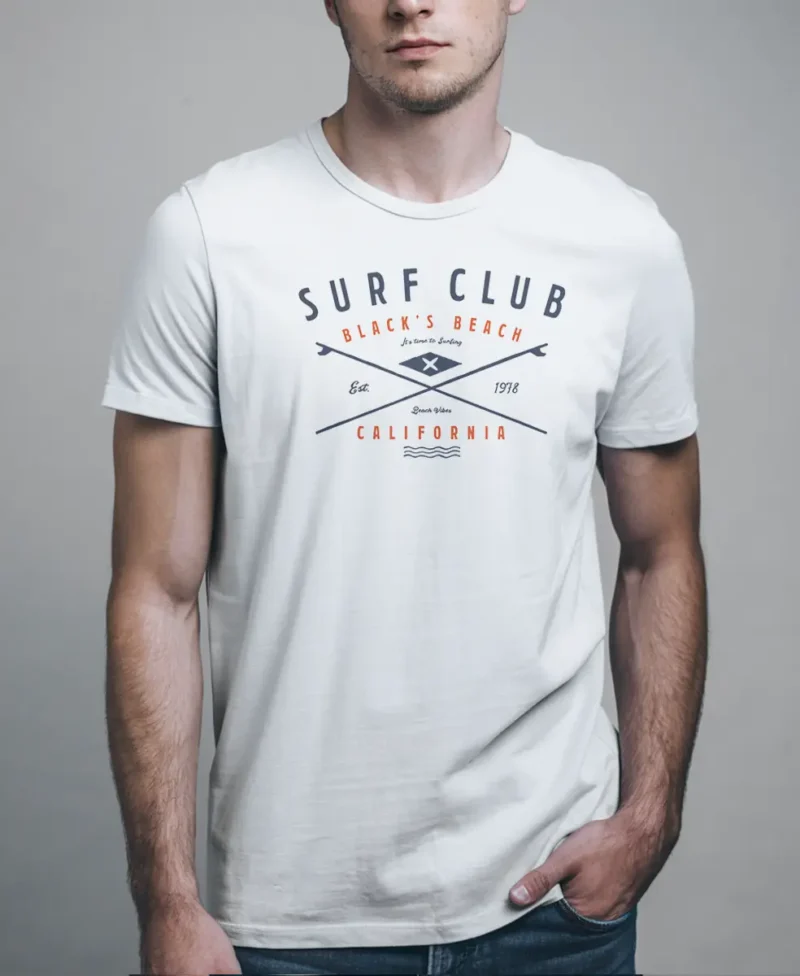 hombre en camiseta blanca surf detalle