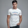 hombre en camiseta blanca y diseno