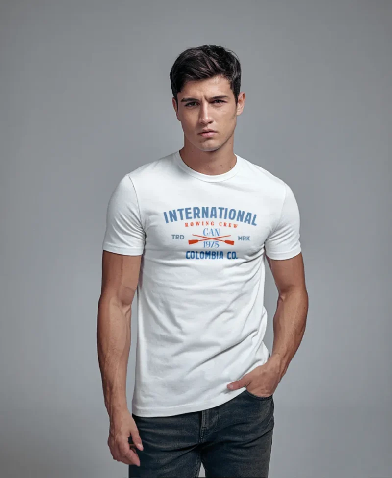 hombre en camiseta blanca y diseno azul naranja