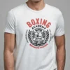 hombre en camiseta blanco boxing academy detalle hombre en camiseta blanco boxing academy detalle