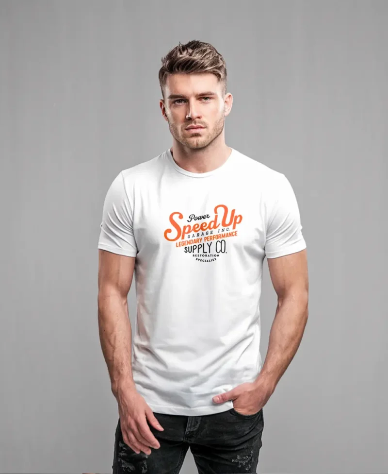 hombre en camiseta blanco motera