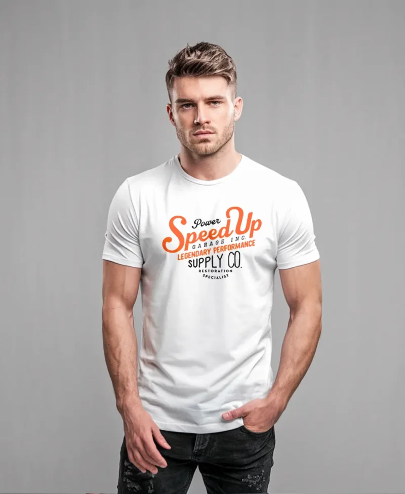 hombre en camiseta blanco motera