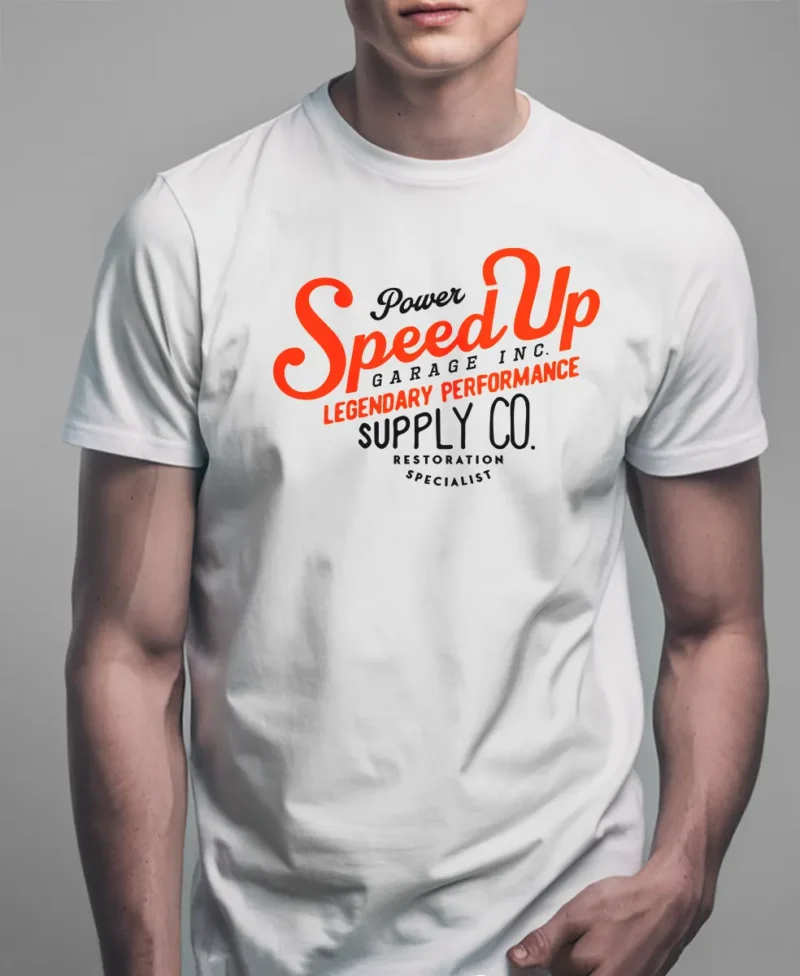 hombre en camiseta blanco motera detalle