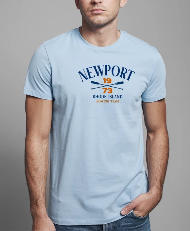 hombre en camiseta celeste NEEWPORT detalle