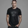 hombre en camiseta negra hombre en camiseta negra