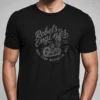 hombre en camiseta negra detalle hombre en camiseta negra detalle