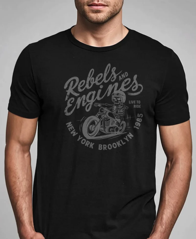 hombre en camiseta negra detalle