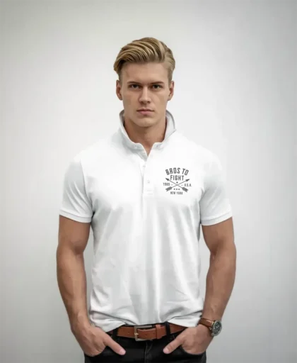 hombre en polo blanco btf