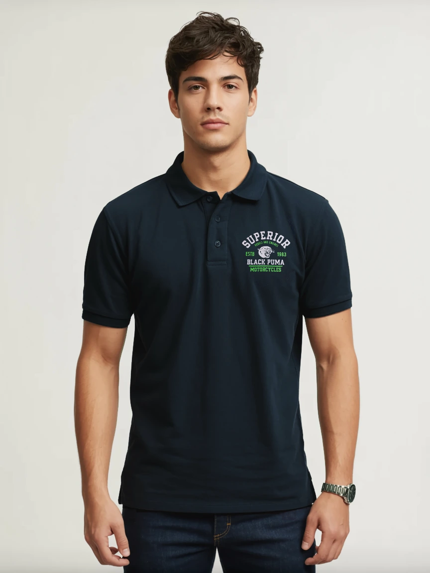hombre modelo en polo azul navy