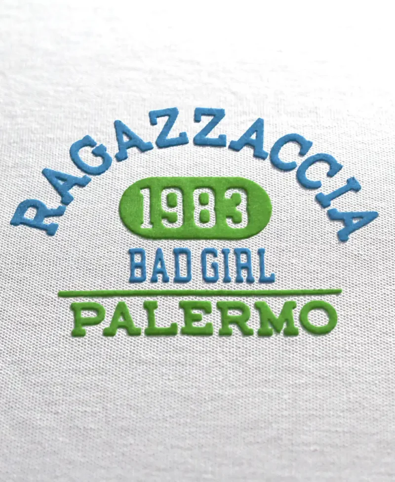 logo de ragazzaccia de color azul verde
