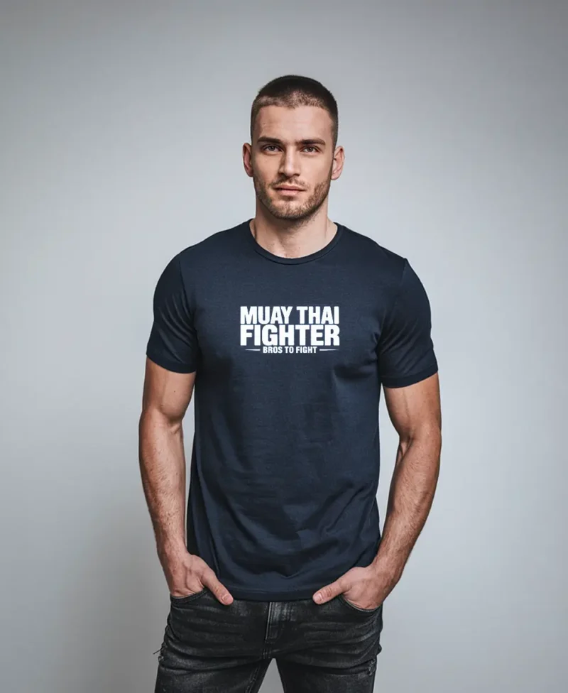 modelo en camiseta azul muay thai 2